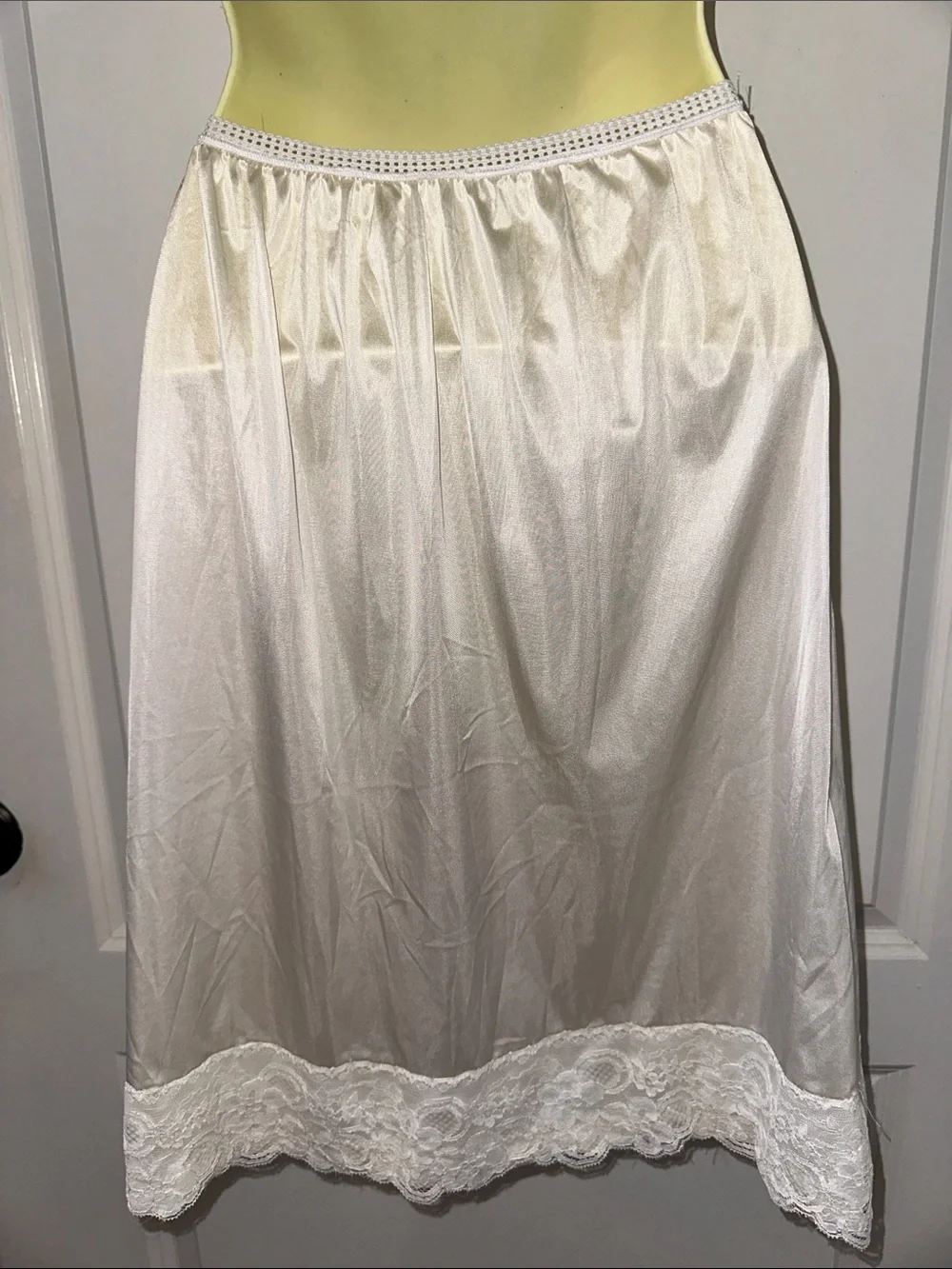 Vintage 60s/70s Creamy White Half Slip with Lace Hem - Picture 4 of 4